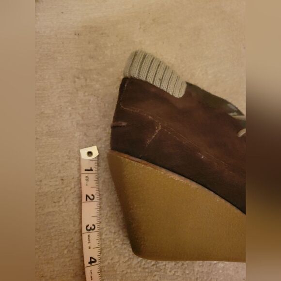 Lacoste suede wedge boot. - Picture 3 of 7